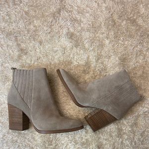 Marc Fisher size 7.5 NEW